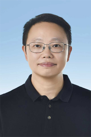 郭艺（伟的国际1946bv党支部书记）