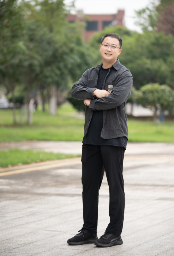 粟果（伟的国际1946bv学工办主任）